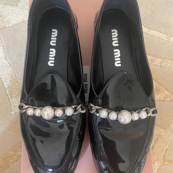 Miu Miu black patent loafers with pearl detail - Picture 2 of 11